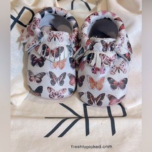 RARE Freshly Picked Soft Soles, 🦋Butterflies🦋 Comes with Dust Cover